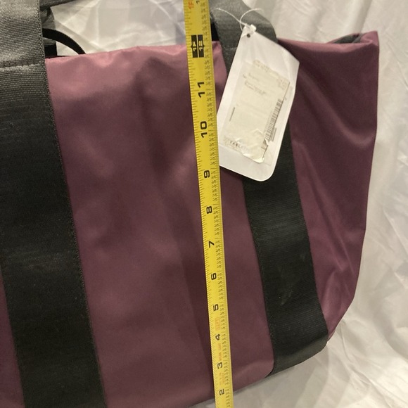 Burgundy Gym Tote Bag Travel Weekender Lightweight Nylon Fabletics Small - Picture 3 of 8